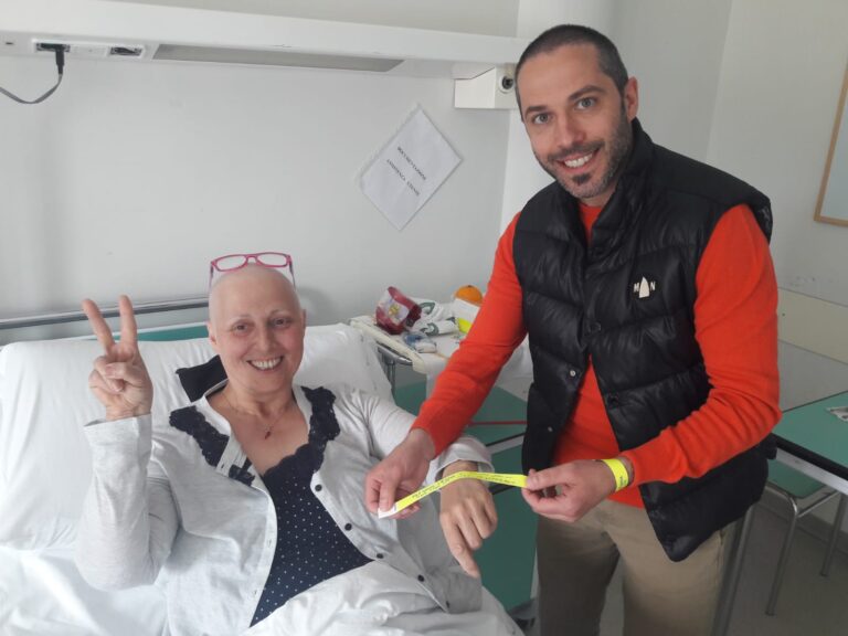 “Via il tumore di corsa”: Domenico Corradin fa tappa a San Giustino. Nell’occasione l’amministrazione comunale ha ricordato la battaglia di Silvana Benigno