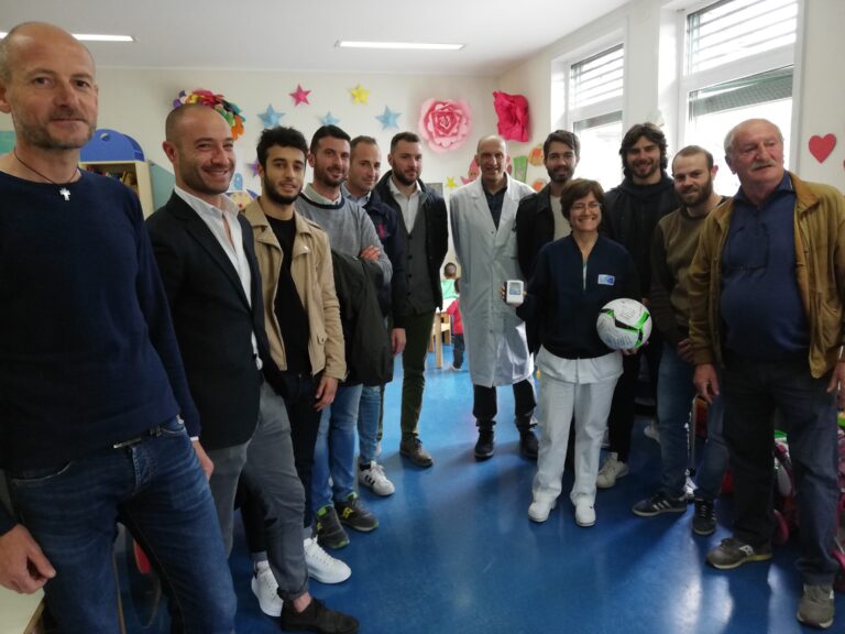 Un goal alla solidarietà, calciatori acquistano polisonnigrafo per la Pediatria