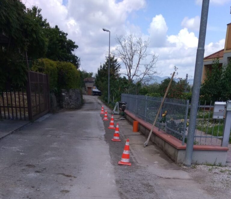 Lavori in corso nella frazione di Montecastelli