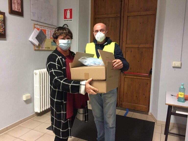 Covid 19 a Citerna: oggi e domani verrà donato dal ComunediCiterna, a tutti gli studenti delle scuole elementari e medie, set con 10 mascherine per ogni alunno