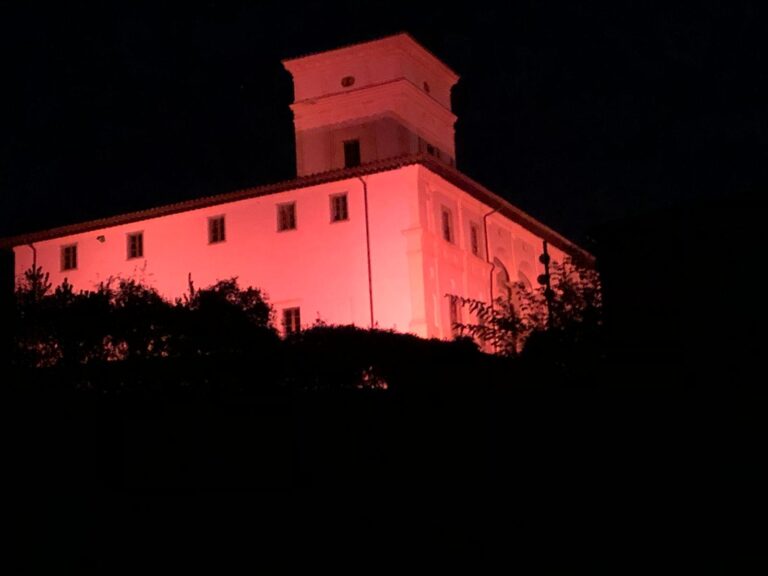 San Giustino – Villa Graziani si tinge di rosa per sensibilizzare sull’importanza della prevenzione del tumore al seno