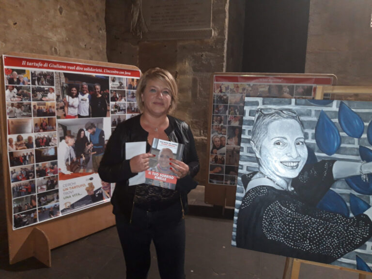 Festeggia i 50 anni di lavoro con le colleghe che le regalano somma di denaro: lei dona tutto alla Fondazione  IEO-CCM, grazie alle iniziative di Silvana