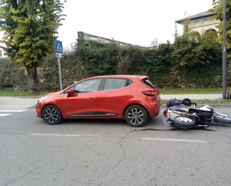 Incidente tra  auto e ciclomotore nei pressi del liceo a Città di Castello: sul posto 118 e polizia municipale