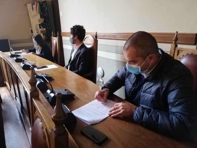 “A scuola ci andiamo da soli”: divertente, sano e sicuro. Firmato il protocollo del progetto più comunemente conosciuto come “Pedibus”