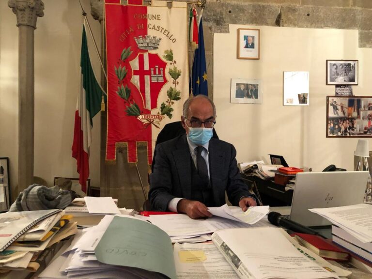 Covid-19 a Città di Castello: Bacchetta “è deceduto improvvisamente un concittadino, ci sono due ricoverati e  5 nuovi positivi. Sono attesi nuovi provvedimenti, serve rispettare le regole”