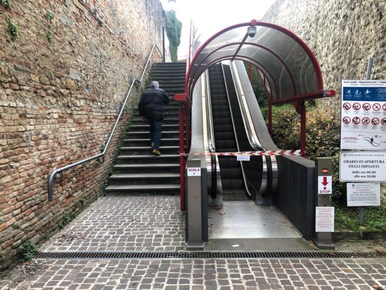 Emergenza coronavirus: scale mobili chiuse