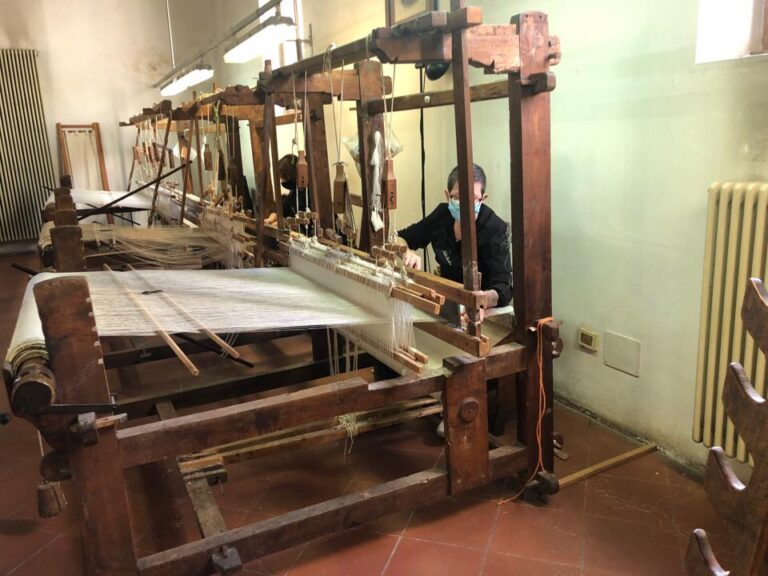 Le mascherine “luxury” di Tela Umbra stanno facendo il giro del mondo grazie ad un ampio reportage realizzato dall’associated press