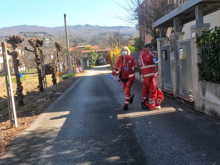 Covid 19 a Sansepolcro: arte venerdì la distribuzione delle mascherine. Nelle frazioni, consegna nella posta. Per gli altri, aperte le sedi di Misericordia e Croce Rossa