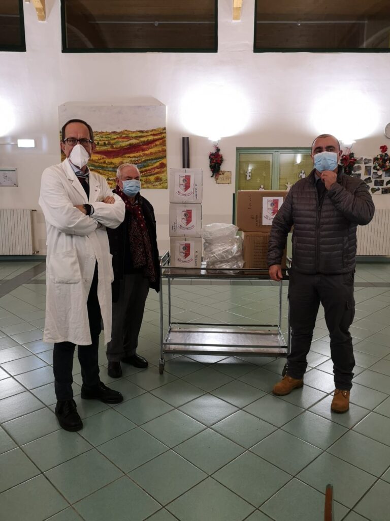 Il Lions Club Città di Castello Host dona tute protettive e beni di prima necessità all’Ospedale