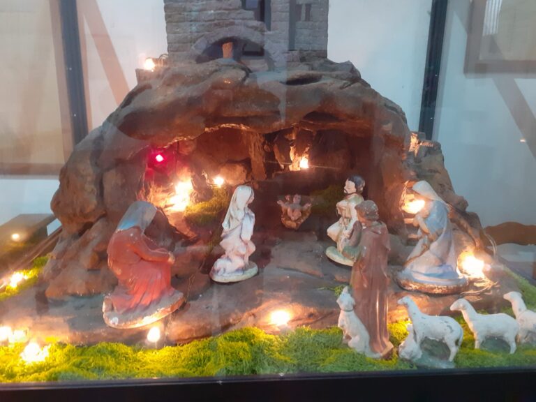 Città di Castello: ad Astucci la tradizione continua, questo è l’anno del “presepe di casa santa Marta”