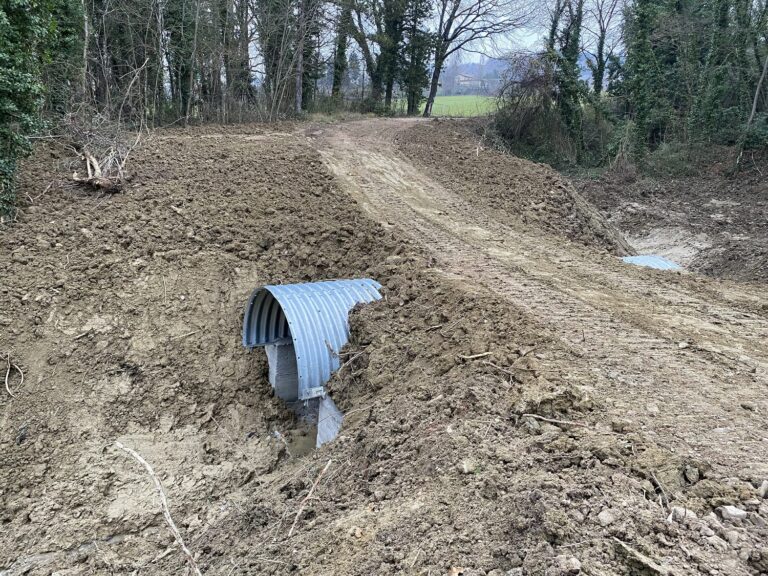 Montone: lavori in corso lungo la strada di San Lorenzo Basso. Procede a pieno ritmo il progetto del Comune per la messa in sicurezza del fosso di Santa Croce. Presto il nuovo attraversamento stradale