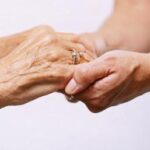 anziani_cure-kJ3F–258×258@Quotidiano_Sanita-Web.jpg