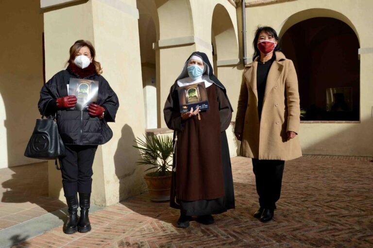 Città di Castello: la “ruota” delle suore di clausura del monastero di santa Veronica Giuliani, chiusa causa covid per la prima volta nei quattro secoli di storia, riapre in sicurezza