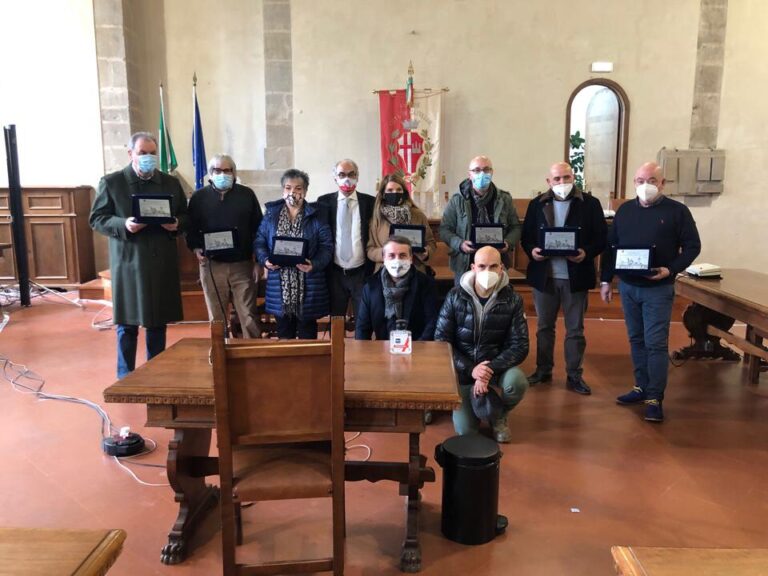 Città di Castello: oggi la cerimonia di consegna dei riconoscimenti professionali per 7 dipendenti comunali che sono andati in pensione