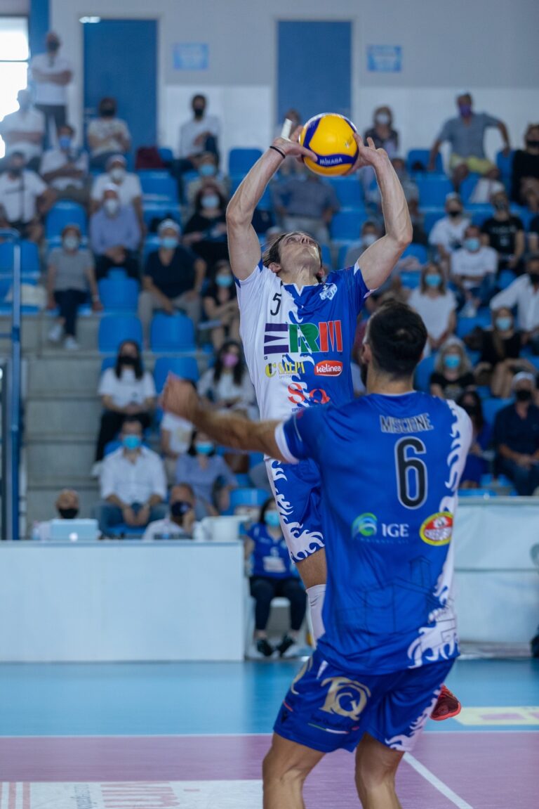 Pallavolo finale play serie B/M: San Giustino sconfitta al pala volley da Casarano,  trasferta in Puglia decisiva