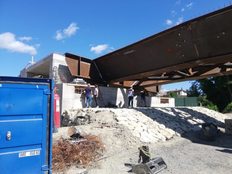 Secondo Ponte sul Tevere, montata la sovrastruttura. Oggi saranno collegate le due sponde del fiume