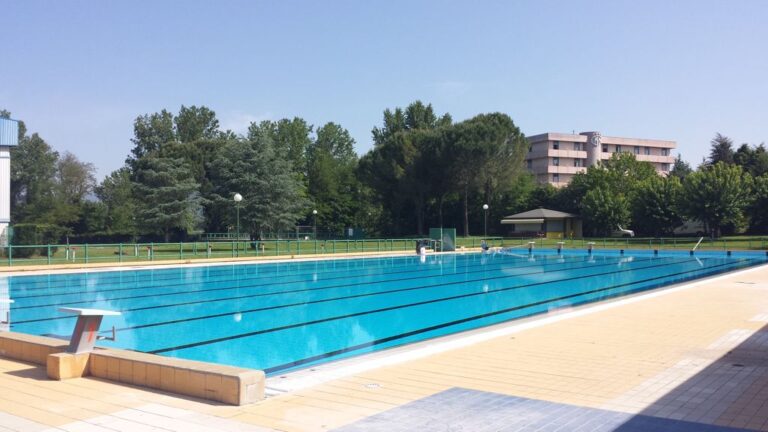 Tornano le gare di nuoto nella vasca olimpionica del Centro Belvedere: la piscina comunale resterà parzialmente chiusa al pubblico dal 14 al 20 giugno. Da lunedì 21 giugno via all’orario estivo completo
