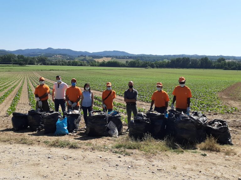 Campi puliti’ per un tabacco di qualità grazie ad agricoltori custodi e sentinelle dell’ambiente.  Oltre 430 Kg (plastica, vetro, lattine, imballaggi) raccolti in una sola giornata.
