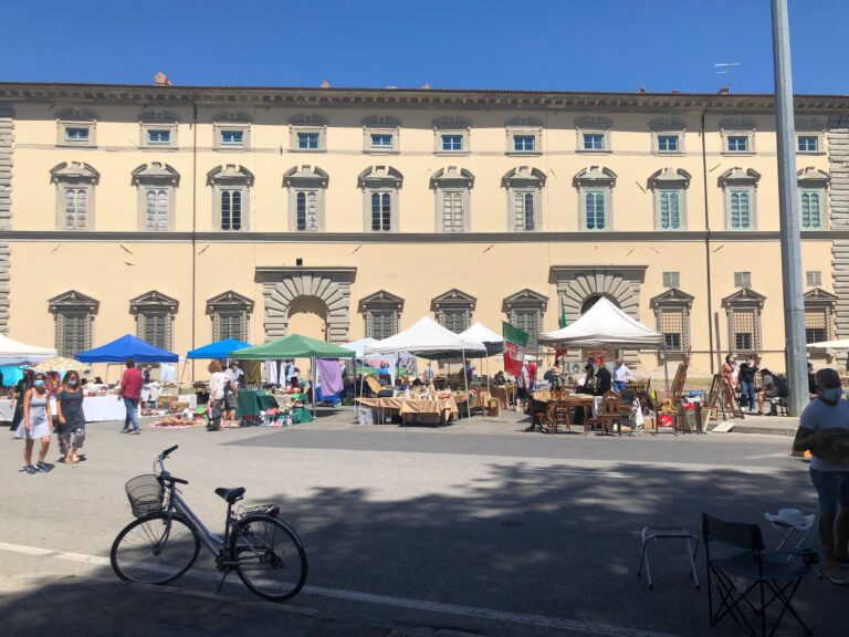 Novanta espositori e tanti visitatori e appassionati del “vintage” e oggetti d’altri tempi a Retrò