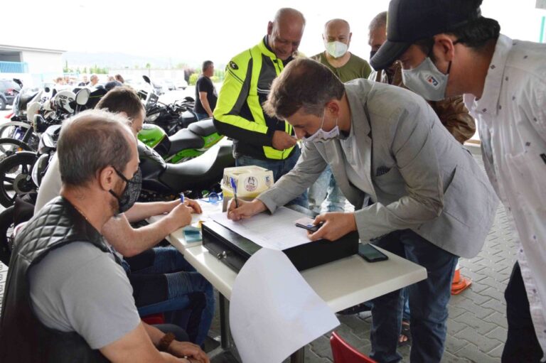 “Apecchiese tranquilla”: in tanti sulle due ruote al via questa mattina per la passeggiata lungo i tornanti della Sr “257” fino alla Gola del Furlo
