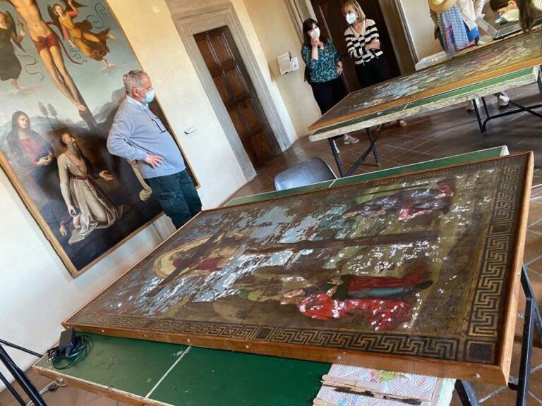 Pinacoteca comunale. Iniziato il restauro del Gonfalone di Raffaello