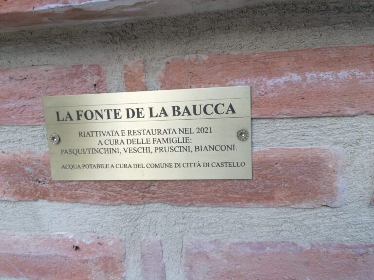 La storica “fontanella” de la Baucca ai lati della Sp “106” che da Città di Castello conduce a Pietralunga è tornata a zampillare per la gioia dei residenti, turisti, sportivi e “pellegrini”.