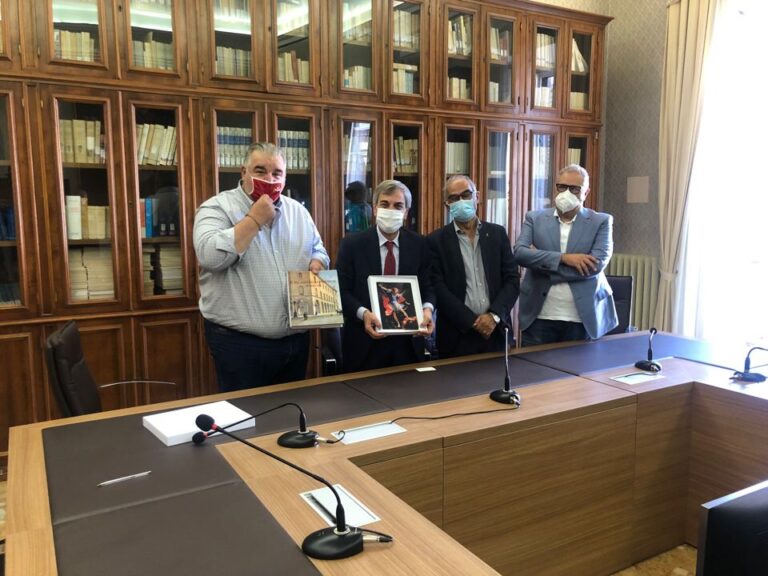 Le province di Perugia e Siena ora più vicine grazie alle vittorie di Rodrigo Bei, al palio nel 98 e 2000