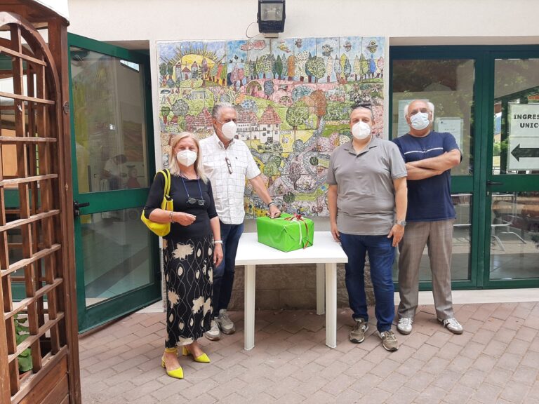 Il Liceo Statale Plinio il Giovane dona a Muzi Betti dispositivi di protezione individuale