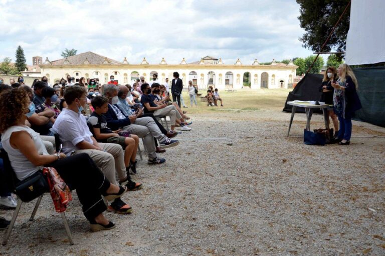 Studenti meritevoli tifernati: consegnati i diplomi ai ragazzi di Città di Castello che hanno superato gli esami di terza media e di maturità con il massimo dei voti