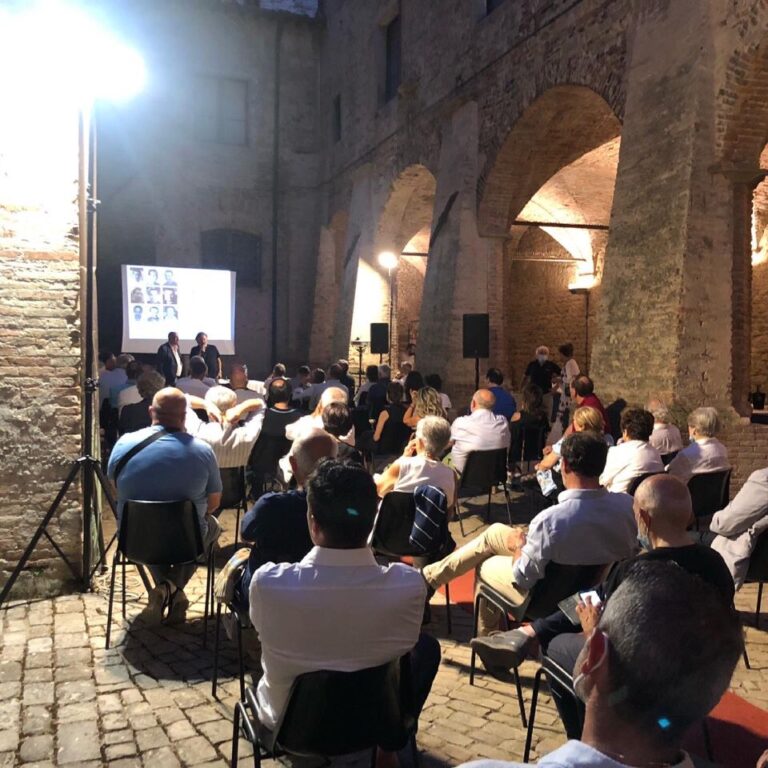 Venti anni dalla scomparsa di Corrado Bernicchi la famiglia, gli sportivi, i tifosi, la città lo hanno ricordato al chiostro del Duomo