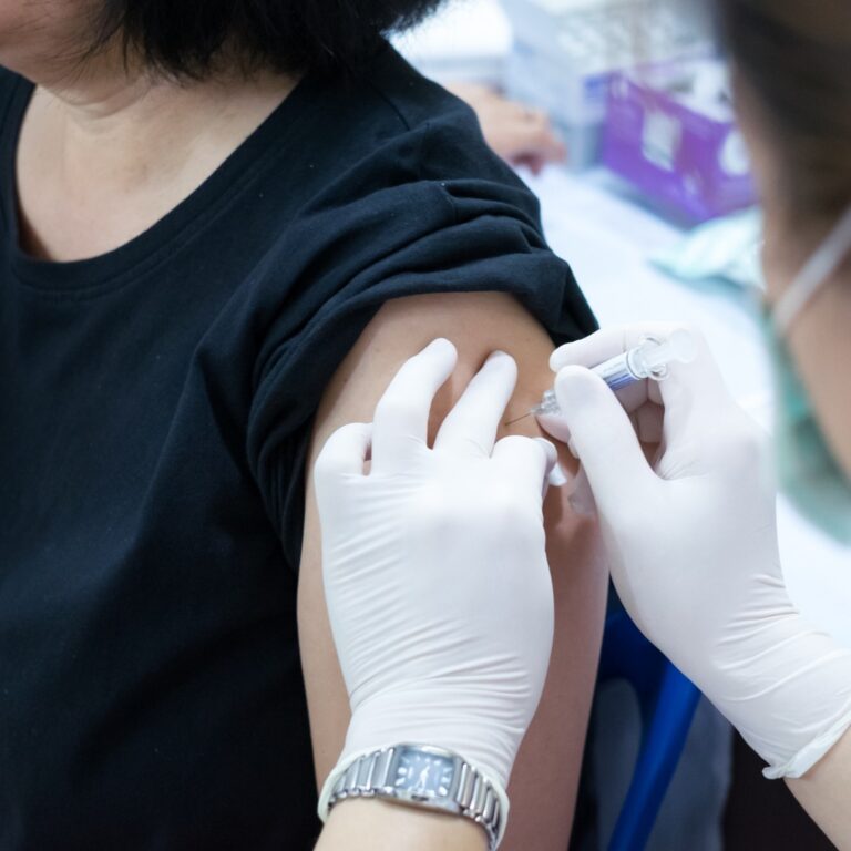 Giotti “vaccinazioni in ritardo? Consentite alla farmacie di vaccinare tutti”