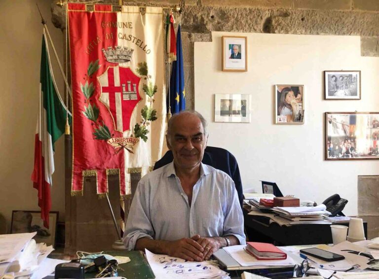 Covid-19, dichiarazione del sindaco Luciano Bacchetta: “ieri tre nuovi positivi e nessun guarito, la situazione è stazionaria, ma richiede grande attenzione. Ci confronteremo con le forze dell’ordine sulle azioni da intraprendere per garantire il rispetto delle esigenze di chi vive e lavora nel centro storico”