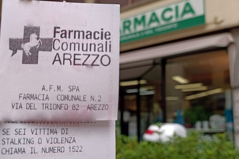 Il numero contro la violenza di genere sugli scontrini delle Farmacie Comunali.  “Se sei vittima di stalking o violenza chiama il numero 1522” è il messaggio riportato sugli scontrini