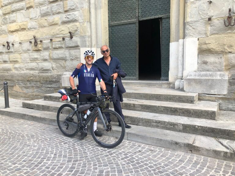 Al via il “coffee lover”. Da Firenze a Lecce, Francesco Sanapo percorrerà mille chilometri in bici per “salvare” il caffè