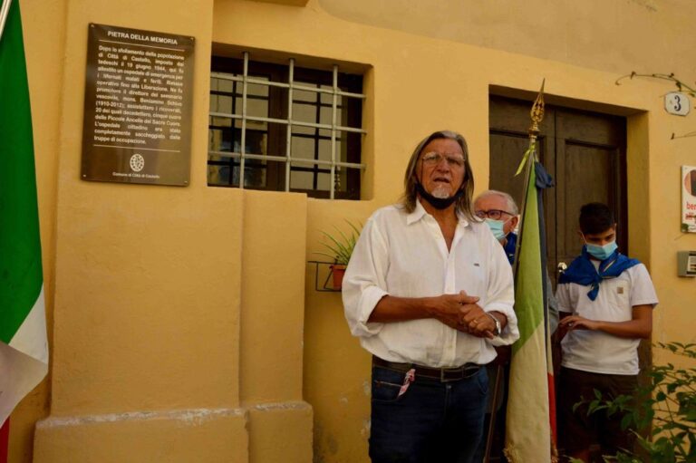 Inaugurate le “Pietre della memoria” che per iniziativa del consiglio comunale ricorderanno i civili e i militari tifernati deportati nei lager e l’esperienza dell’ospedale di emergenza aperto da monsignor Beniamino Schivo.