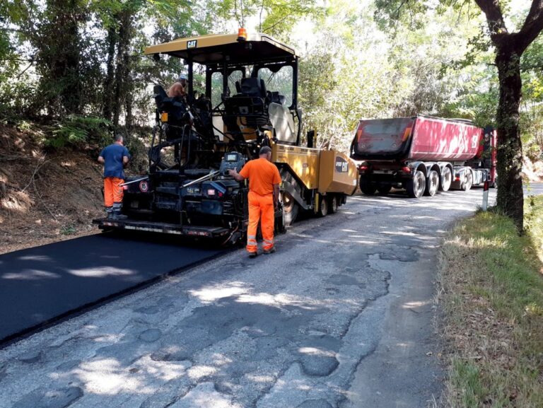 Viabilità – Iniziati i lavori di sistemazione della SP 106 della Baucca. Prosegue il programma della Provincia di Perugia per il miglioramento dei piani stradali