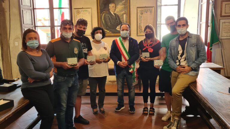 Premiati dal Sindaco Marcelli i rappresentanti dei Rioni di Pieve: Pontenuovo, Pontevecchio, Rialto, Centropaese e Colledestro