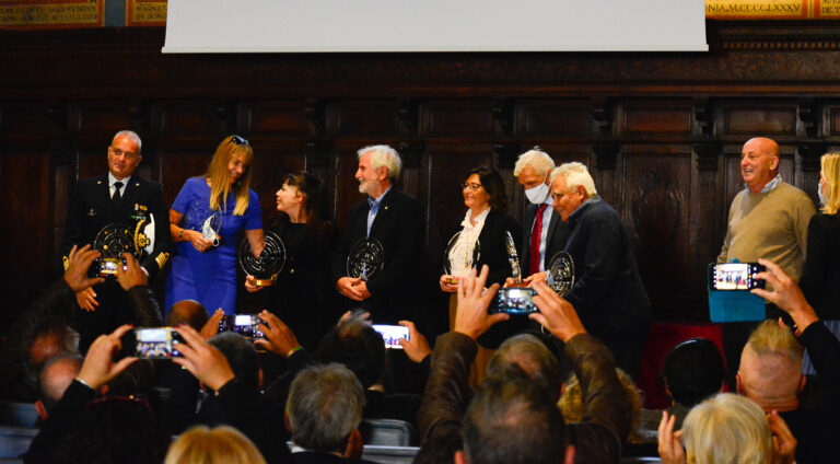 Perugia Premio Atlantide – Consegnati alla sala dei notari i riconoscimenti a tutti coloro che hanno dedicato la propria vita al mare