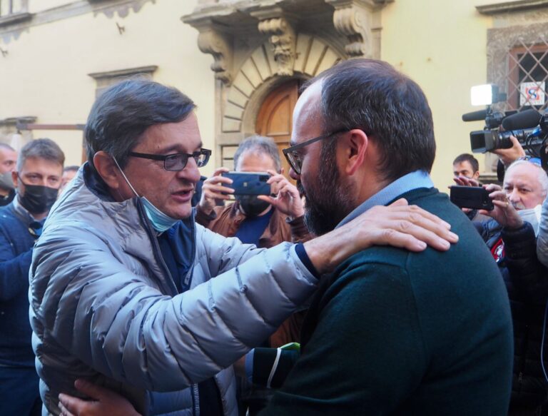 Fabrizio Innocenti Sindaco di Sansepolcro. Le congratulazioni della vivi Altotevere calcio ai due candidati