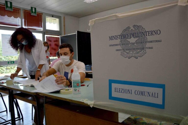 Città di Castello verso il ballottaggio: costituiti regolarmente nel pomeriggio i 57 seggi elettorali