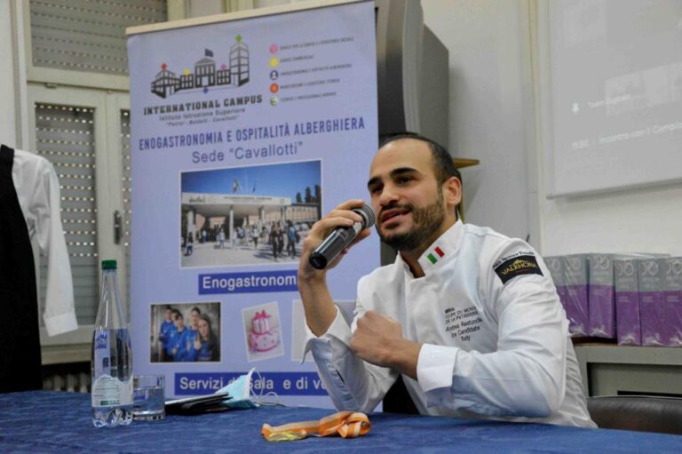 Città di Castello: Andrea Restuccia, campione del mondo di pasticceria al “Patrizi Baldelli Cavallotti”, per una lezione fra cioccolata, crema e dolci “stellari”