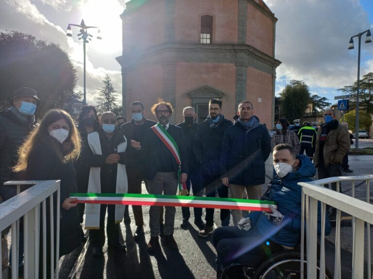 Umbertide, inaugurazione della seconda passerella sul torrente Reggia. Puletti, consigliere regionale Lega: “Ottimo lavoro dell’amministrazione comunale per abbattimento di barriere architettoniche e sviluppo della mobilità sostenibile”