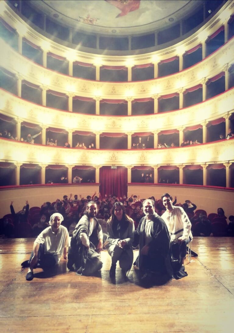 Citta’ di Castello:  Plauto a teatro per gli studenti del liceo Plinio. L’assessore alla Cultura Botteghi: “Teatro esperienza formativa e artistica molto interessante”
