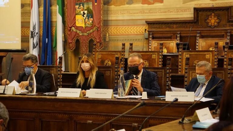 Turismo: CNA lancia ‘Tate’ e l’artigianato diventa un’attrazione. Grande partecipazione in Provincia per il convegno di presentazione di ‘Terre d’Arezzo Tourism Experience’.