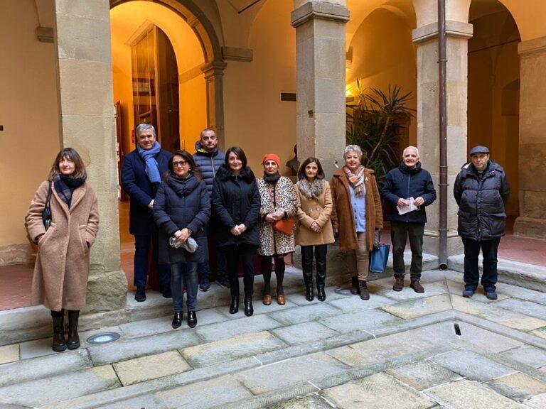 Il “regalo sospeso” diventa utile, torna l’iniziativa di Nessunisola. Fino al 23/12 è possibile donare abbigliamento, scarpe o buoni per libri scolastici