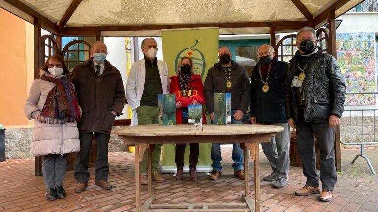 Donazione a Muzi Betti da parte della Confraternita dell’Olivo e dell’Olio di Oliva dell’Altotevere