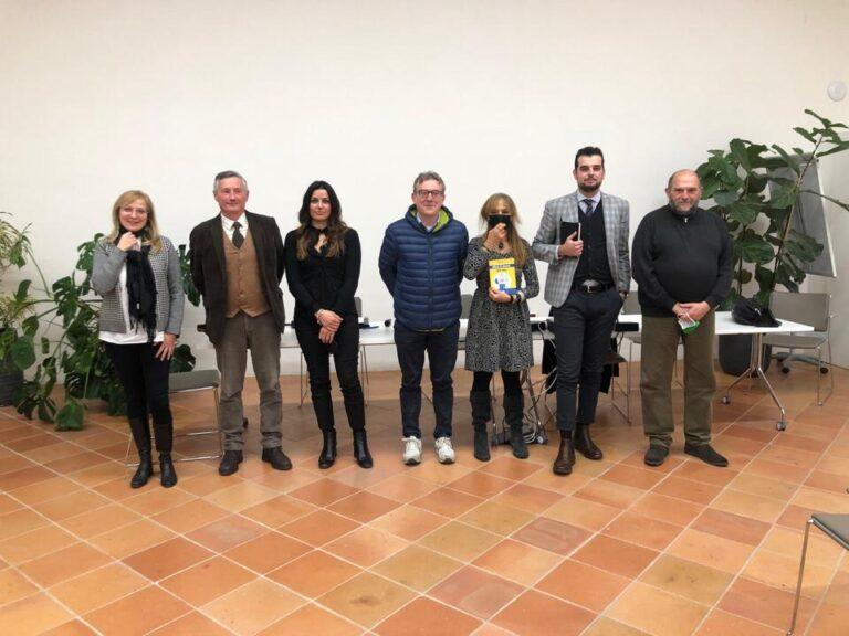 Presentato alla biblioteca il libro “Oltre il Covid: 365 idee per superare la crisi”, di Paola Scarsi nato durante la pandemia