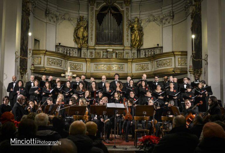 Fine settimana ricco di eventi nel centro storico per il cartellone di “Natale in città”, con la ciliegina di Retrò con i suoi 100 espositori