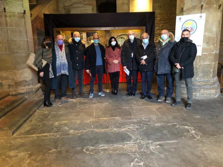 Il sindaco di Assisi Stefania Proietti in visita a Città di Castello al presepe dedicato alla città serafica allestito nell’atrio di palazzo comunale