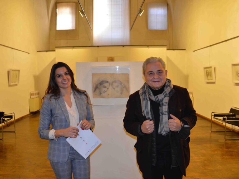 Grande successo di pubblico per la mostra personale di Omar Galliani, “Da e per Raffaello” presso la Galleria delle Arti di Città di Castello fondata nel 1976 da Luigi Amadei